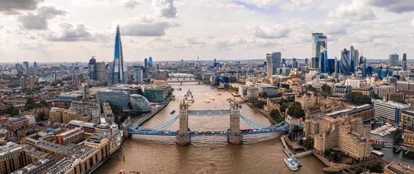Pohled Finanční Obvod Londýna Poblíž Věžského Mostu Přes Řeku Temži — Stock fotografie