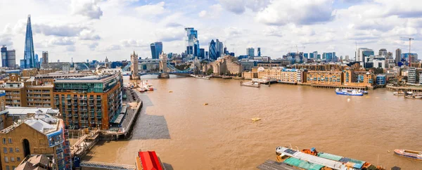 Υπερυψωμένη Θέα Στην Οικονομική Συνοικία Του Λονδίνου Κοντά Στη Γέφυρα — Φωτογραφία Αρχείου