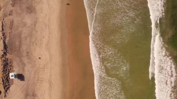 Piękny Widok Lotu Ptaka Wybrzeże Oceanu Spokojnego Ogromnymi Falami Przy — Wideo stockowe