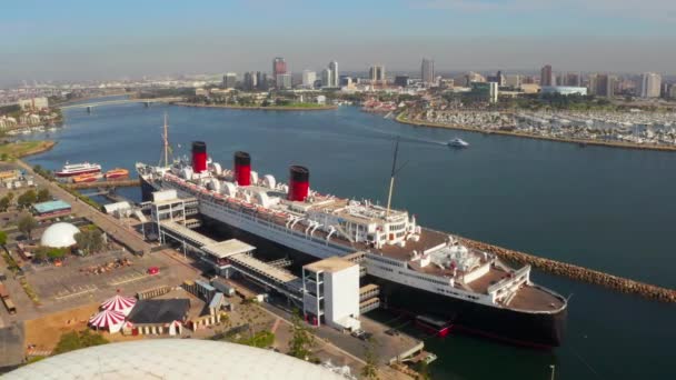 Légi Felvétel Rms Queen Mary Óceánjáróról Long Beach Gyönyörű Hajó — Stock videók