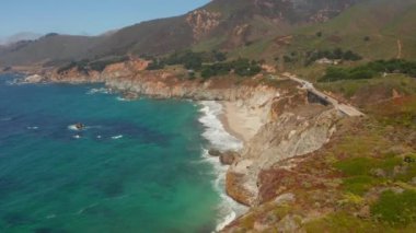 Scenic panoramic time lapse view of clouds passing historic Bixby Creek Bridge along world famous Highway 1 during summer, Monterey County, California, USA