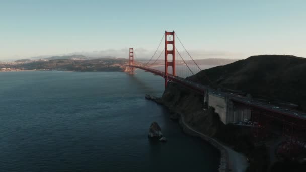 Чудовий Повітряний Вид Міст Золотими Воротами Сан Франциско Зверху Автомобілями — стокове відео