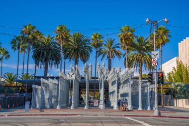LOS ANGELES, CA - 19 Mayıs: 'Urban Light' - Los Angeles İlçe Sanat Müzesi 'nde Chris Burden' ın büyük ölçekli bir heykeli. Tesis, restore edilen 202 sokak lambasından oluşuyor..