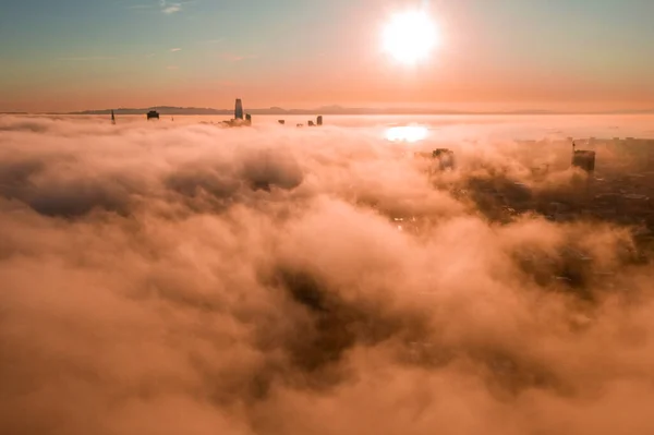 San Francisco Güzel Bulutlu Bir Sabah Usa Bulutların Üzerinde Gün — Stok fotoğraf