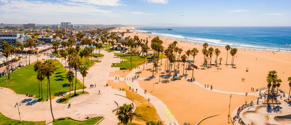 Luchtfoto Van Het Skatepark Venice Beach Een Prachtige Zonnige Dag — Stockfoto