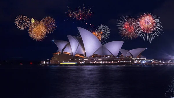 Dezember 2019 Sydney Australien Wunderschönes Feuerwerk Über Dem Opernhaus Von — Stockfoto