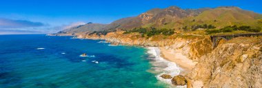 Kaliforniya Pasifik Kıyısı 'ndan Los Angeles' tan San Francisco 'ya giden Big Sur Bixby Köprüsü' ne giden 101 nolu güzergahın sihirli hava manzarası..