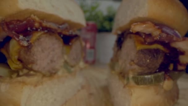 Közel Finom Gyorskaja Burger Hússal Asztalon — Stock videók