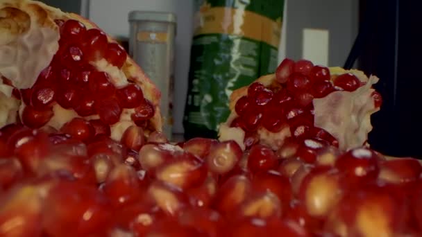 Macro View Open Pomegranate Red Ripe Grains — Stock Video