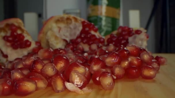 Macro View Open Pomegranate Red Ripe Grains — Stock Video