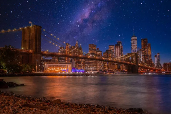 Magische Avond Zonsondergang Uitzicht Brooklyn Bridge Vanuit Het Brooklyn Park — Stockfoto