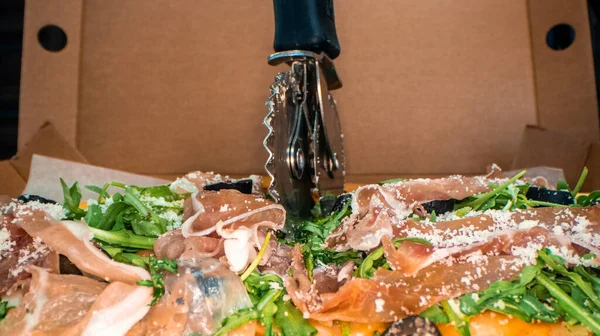 Zelfgemaakte Italiaanse Pizza Macro Ingrediënten Detail Real Time Hij Stroomt — Stockfoto