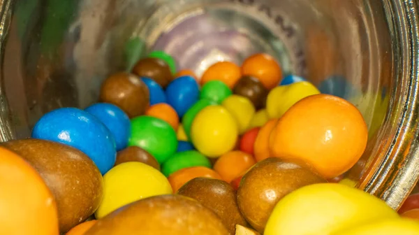 Macro Close Reizen Een Stapel Kleurrijke Snoepjes Met Behulp Van — Stockfoto