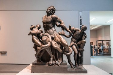 Louvre, Abu Dabi, Birleşik Arap Emirlikleri - 10 Mayıs 2020. Laocon ve Oğulları 'nın heykeli aynı zamanda Abu Dabi Louvre' daki Laocon Grubu olarak da bilinir.. 