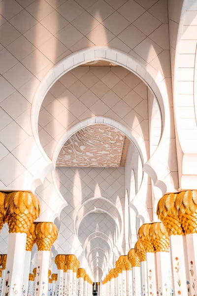 Akşam Vakti Abu Dabi Deki Büyük Cami Şeyh Zayed Camii — Stok fotoğraf