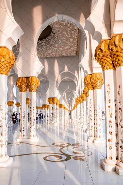 Akşam Vakti Abu Dabi Deki Büyük Cami Şeyh Zayed Camii — Stok fotoğraf