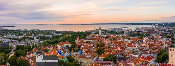 Tallin Una Ciudad Medieval Estonia Báltico Vista Aérea Del Casco —  Fotos de Stock