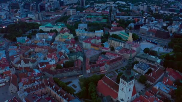 Geweldige Luchtfoto Van Oude Stad Tallinn Estland Bij Zonsondergang Mooi — Stockvideo