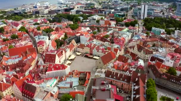 Vue Aérienne Vieille Ville Tallinn Avec Des Toits Orange Des — Video