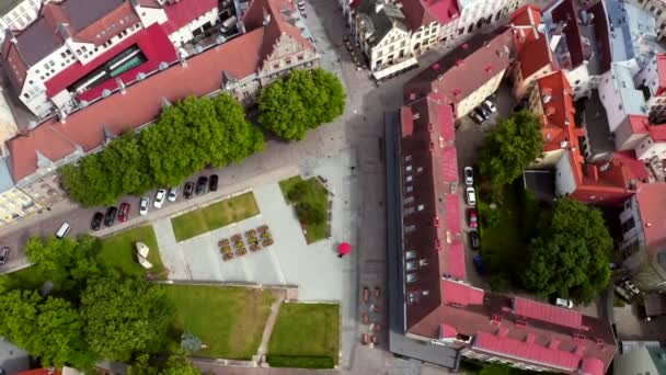 Vue Aérienne Vieille Ville Tallinn Avec Des Toits Orange Des — Video