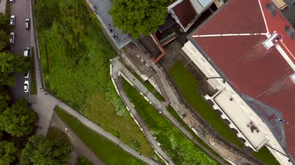 Estonya Daki Eski Tallinn Kasabasının Üzerinde Uçuyor Arka Planda Baltık — Stok video