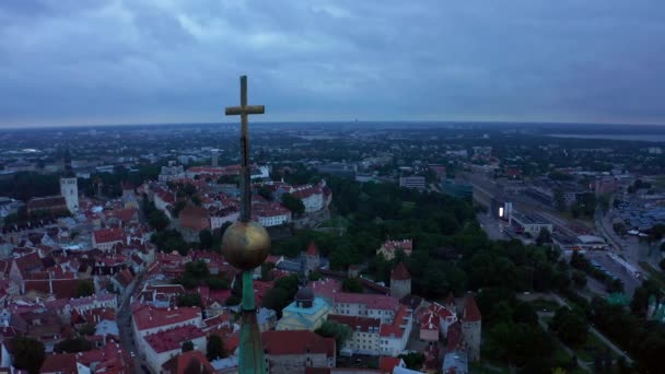Günbatımında Estonya Nın Tallinn Şehrinin Inanılmaz Insansız Hava Aracı Görüntüleri — Stok video