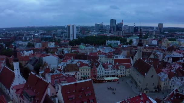 Geweldige Luchtfoto Van Oude Stad Tallinn Estland Bij Zonsondergang Mooi — Stockvideo