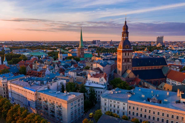 Flying Beautiful Old Town Riga Latvia Sunset Domes Cathedral Panoramic — Stock Photo, Image