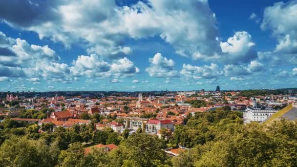 Piękny Letni Panoramiczny Timelapse Starego Miasta Wilnie Dużymi Chmurami Błękitnym — Wideo stockowe