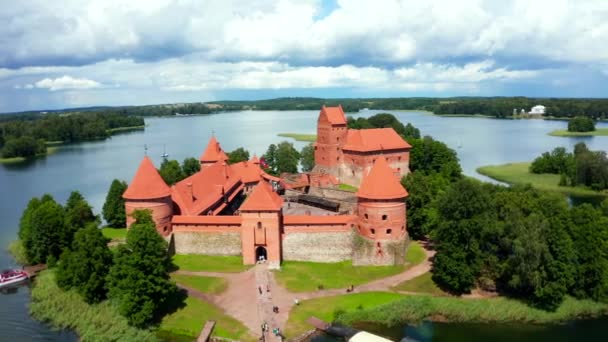 Trakai Kasteel Middeleeuws Gotisch Eiland Kasteel Gelegen Galve Meer Vlak — Stockvideo