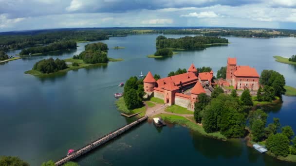 Trakai Kasteel Middeleeuws Gotisch Eiland Kasteel Gelegen Galve Meer Vlak — Stockvideo