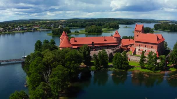 Castillo Trakai Castillo Medieval Isla Gótica Situado Lago Galve Puesta — Vídeos de Stock