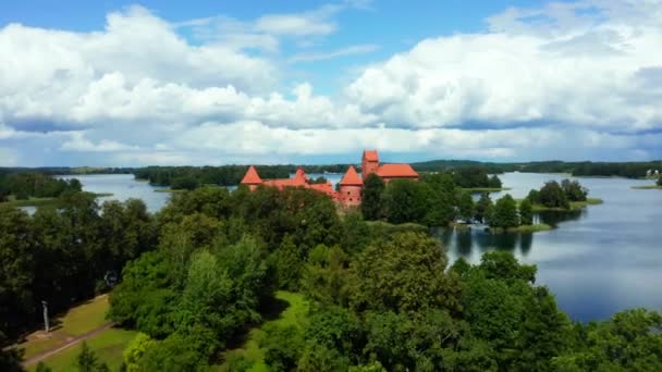 Castillo Trakai Castillo Medieval Isla Gótica Situado Lago Galve Puesta — Vídeo de stock