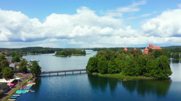 Castillo Trakai Castillo Medieval Isla Gótica Situado Lago Galve Puesta — Vídeo de stock