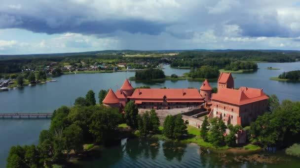 Castillo Trakai Castillo Medieval Isla Gótica Situado Lago Galve Puesta — Vídeo de stock