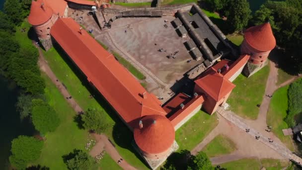 Trakai Kasteel Middeleeuws Gotisch Eiland Kasteel Gelegen Galve Meer Vlak — Stockvideo