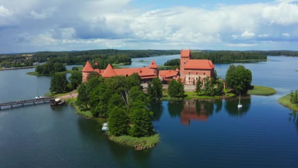 Trakai Kasteel Middeleeuws Gotisch Eiland Kasteel Gelegen Galve Meer Vlak — Stockvideo