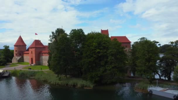 Κάστρο Trakai Μεσαιωνικό Γοτθικό Νησί Κάστρο Που Βρίσκεται Στη Λίμνη — Αρχείο Βίντεο