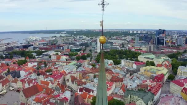 Таллінн Старе Місто Будівлями Прекрасним Небом Вежею — стокове відео