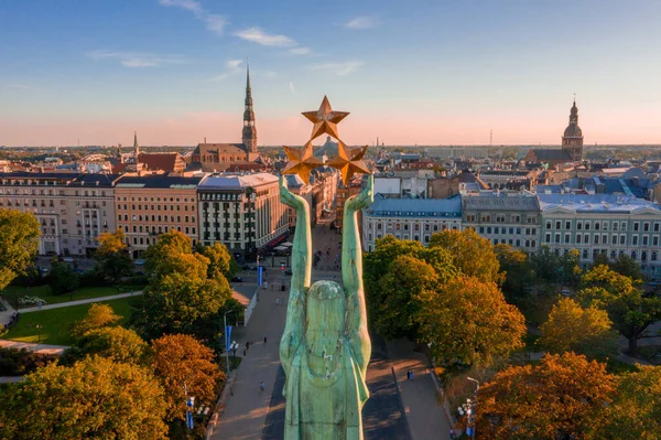 Riga Lettland Jule 2020 Flygfoto Över Frihetsmonumentet Milda Med Hedersvakter — Stockfoto