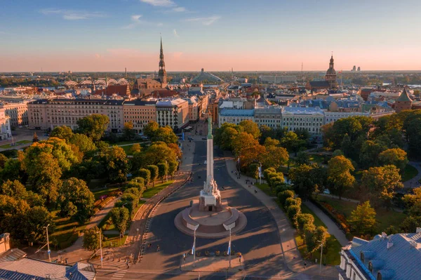 拉脱维亚里加 2020年 米尔达自由纪念碑的空中景观 有仪仗队 是拉脱维亚自由 独立和主权的重要象征 — 图库照片