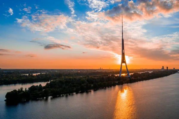 Vista Incrível Pôr Sol Riga Radio Tower Letônia Vista Cima — Fotografia de Stock