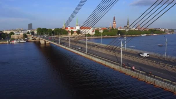 Ponte Vansu Riga Uma Ponte Que Atravessa Rio Daugava Riga — Vídeo de Stock