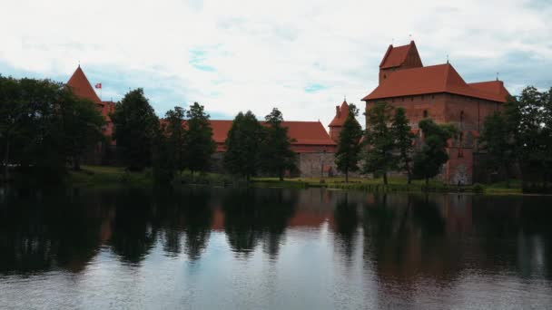 Castillo Trakai Castillo Medieval Isla Gótica Situado Lago Galve Puesta — Vídeos de Stock