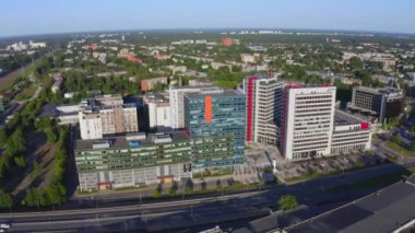 Riga, Letonya. 20 Temmuz 2020. Riga şehrinin havadan görünüşü, Teika bölgesinin yeni binaları.. 