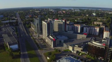 Riga, Letonya. 20 Temmuz 2020. Riga şehrinin havadan görünüşü, Teika bölgesinin yeni binaları.. 
