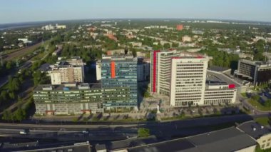 Riga, Letonya. 20 Temmuz 2020. Riga şehrinin havadan görünüşü, Teika bölgesinin yeni binaları.. 