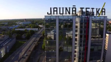 Riga, Letonya. 20 Temmuz 2020. Riga şehrinin havadan görünüşü, Teika bölgesinin yeni binaları.. 