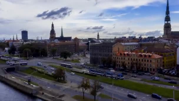 Hermosa Noche Sobre Casco Antiguo Riga Capital Letonia Vista Aérea — Vídeos de Stock