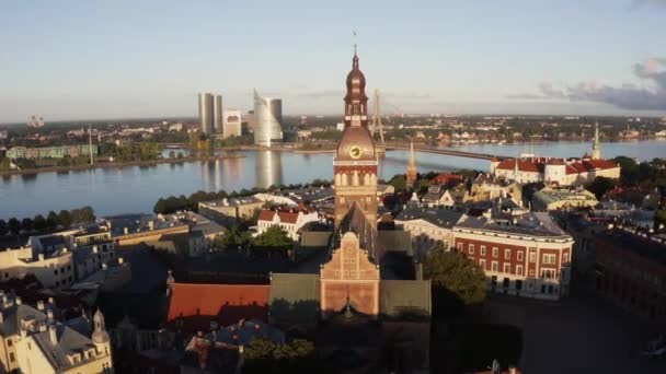라트비아의 2020 저녁늦은 라트비아의 리가구 시가지를 공중에서 내려다본 것이다 아름다운 — 비디오